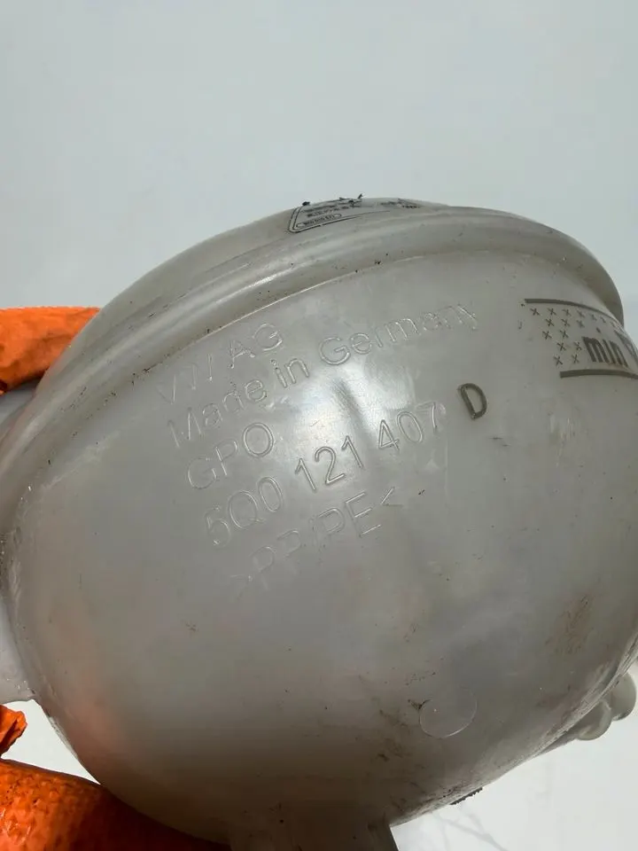 VW Audi Golf 7 A3 8V Ausgleichs Kühlmittel Behälter 5Q0121407 – Bild 6