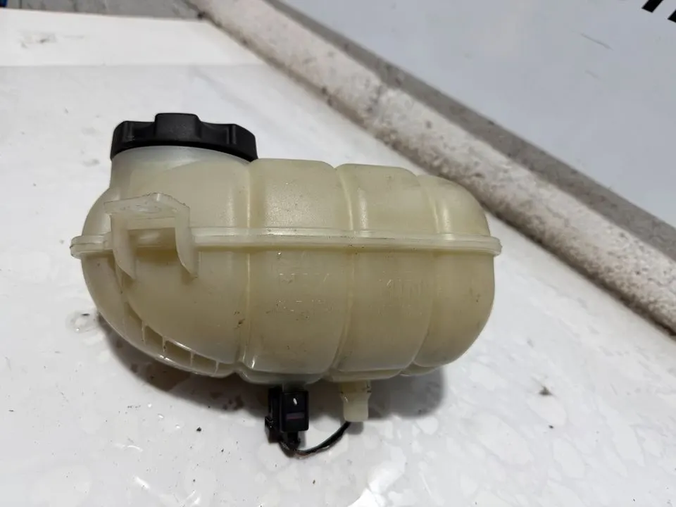 BMW 1er 3er F20 F21 F30 F31 Ausgleichsbehälter Kühlwasser 7609468 – Bild 7