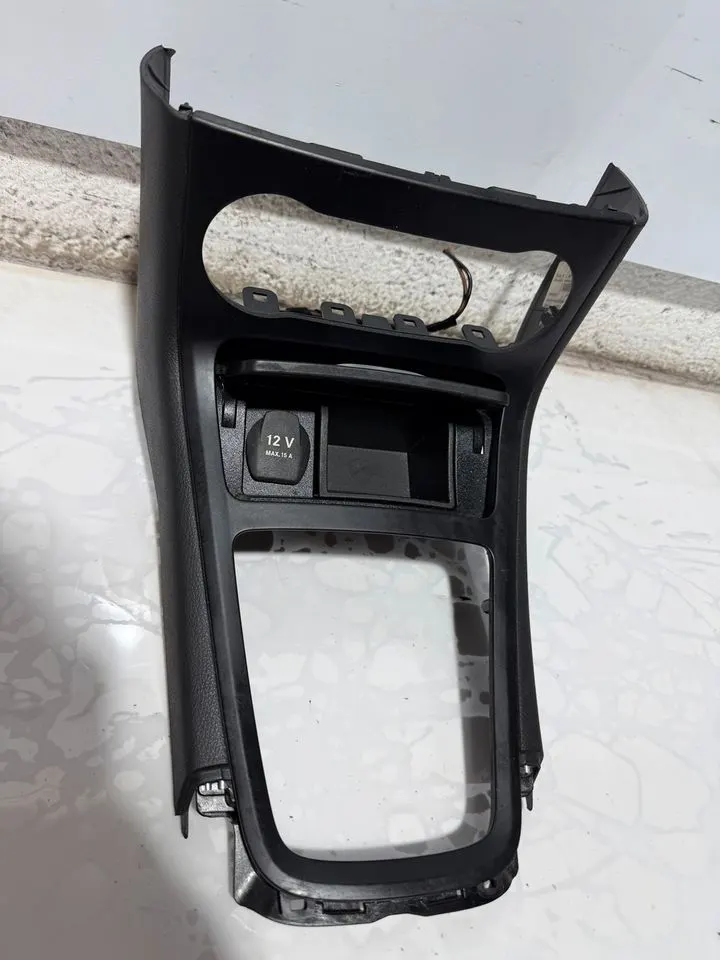 Mercedes B-Klasse W246 Mittelkonsole Verkleidung A2466800171 – Bild 4