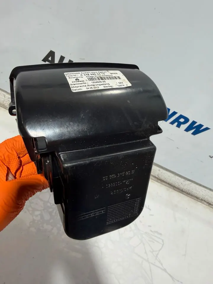 Mercedes W246 Mittelkonsole Ablagefach Fach Vorne A2466801010 – Bild 6