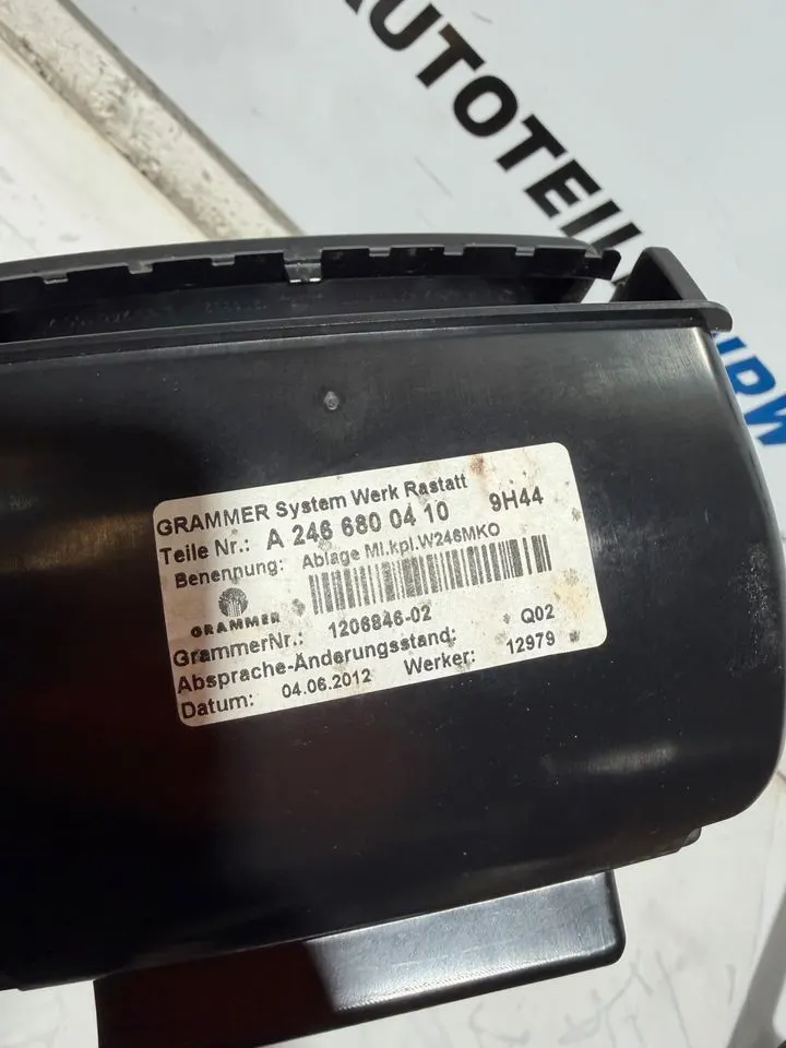 Mercedes W246 Mittelkonsole Ablagefach Fach Vorne A2466801010 – Bild 7