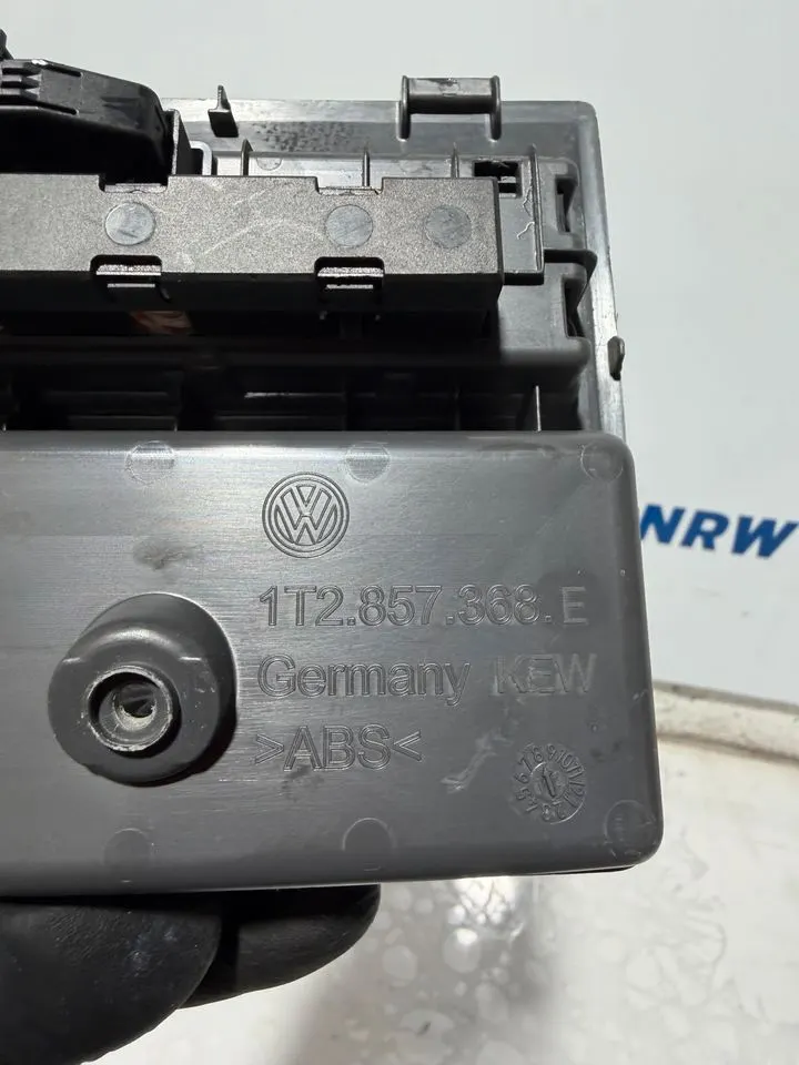 VW Touran 1T3 Mittelkonsole Ablagefach Fach Vorne 1T1857368 – Bild 5