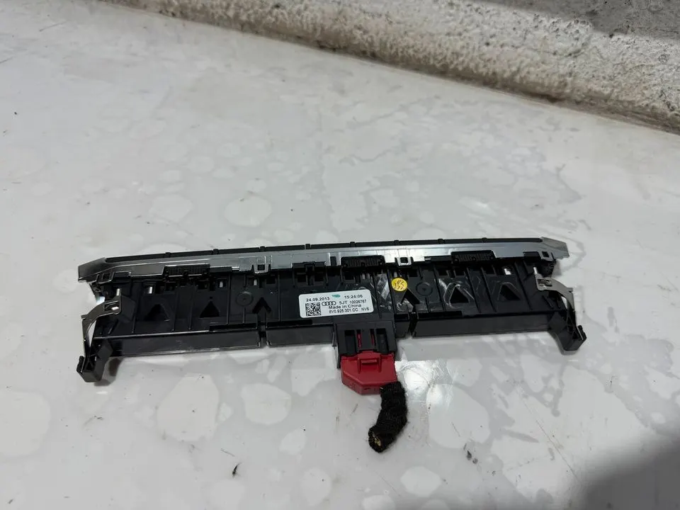 Audi A3 8V Mehrfachschalter Warnblinker Mittelkonsole 8V0925301CC – Bild 6