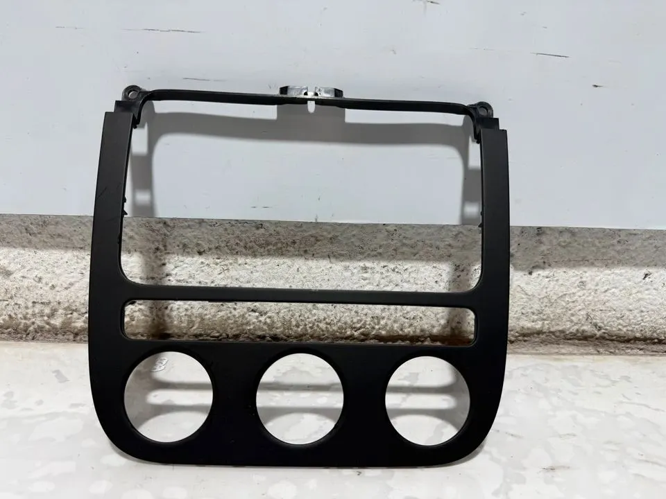 VW Golf 5 Verkleidung Blende Rahmen Mittelverkleidung 1K0858069G – Bild 2
