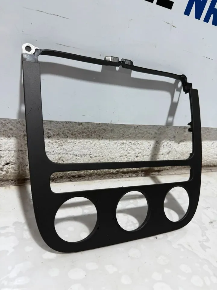 VW Golf 5 Verkleidung Blende Rahmen Mittelverkleidung 1K0858069G – Bild 3