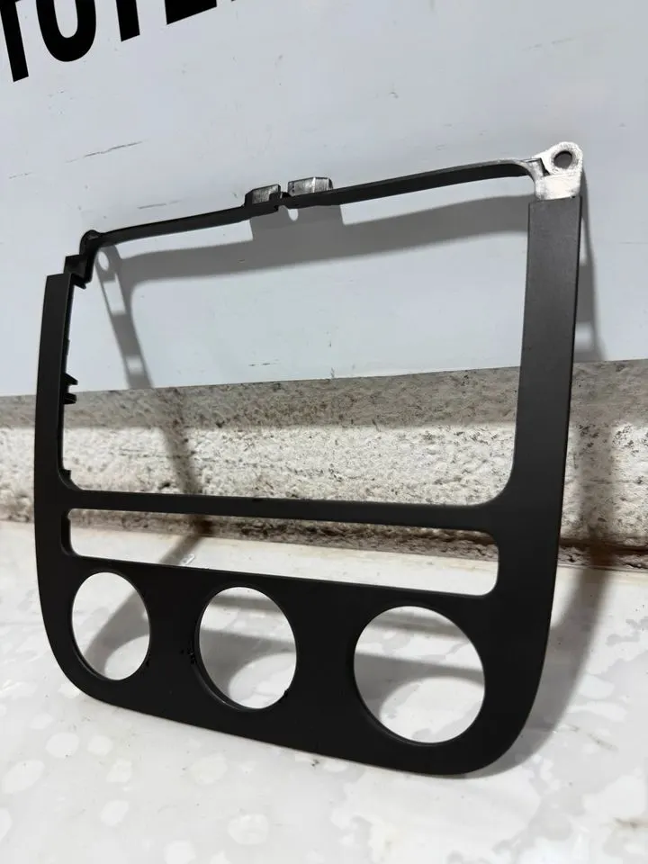 VW Golf 5 Verkleidung Blende Rahmen Mittelverkleidung 1K0858069G – Bild 6