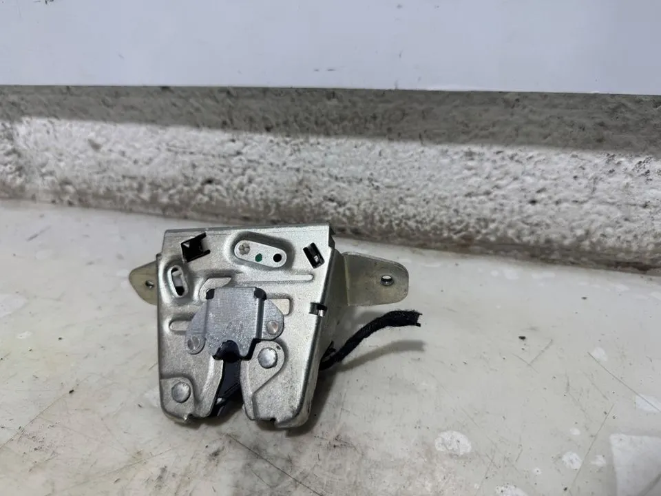 Mercedes C-Klasse W204 Schloss Heckklappe Kofferraum A2047400555 – Bild 4