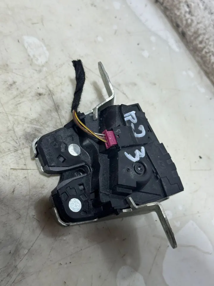 Mercedes C-Klasse W204 Schloss Heckklappe Kofferraum A2047400555 – Bild 7