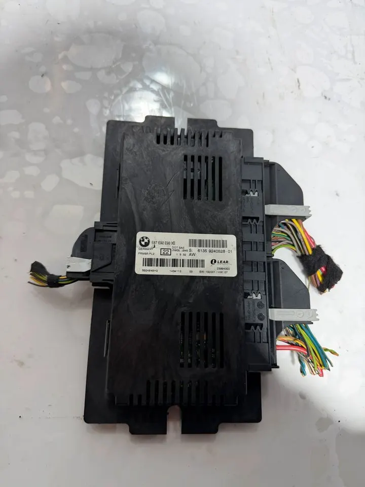 BMW 1er 3er E87 E91 E92 FRM3R Steuergerät Fußraum Modul 9240528 – Bild 3