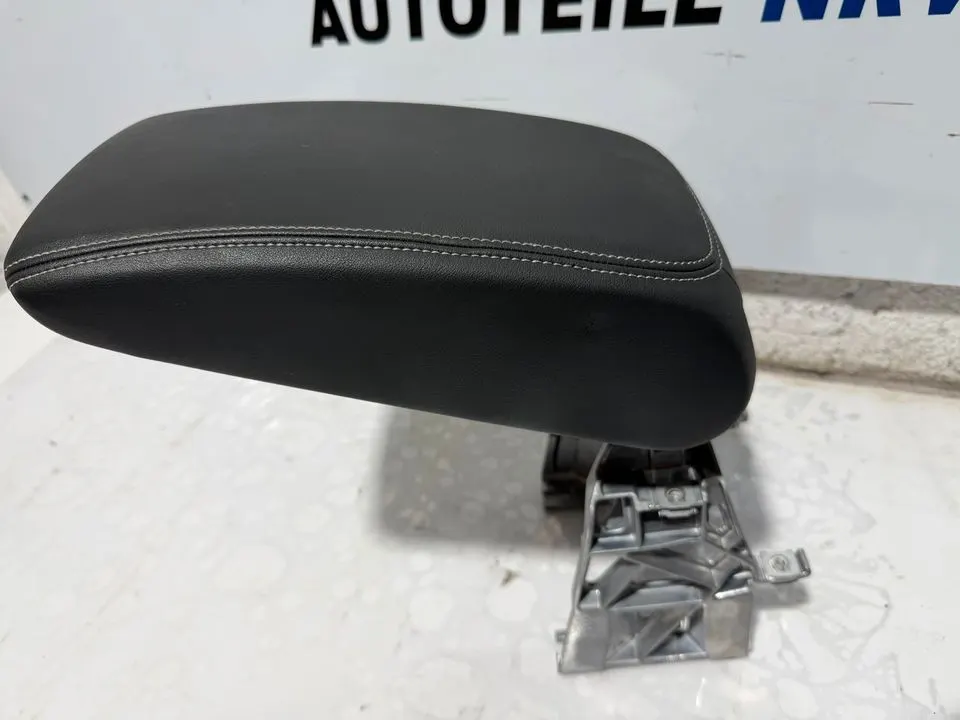 Audi A3 8V Mittelarmlehne Armlehne Lehne Leder Vorne 8V0864283 – Bild 3